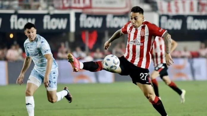 "Estudiantes y Racing empatan 0-0 en la Copa de la Liga Profesional."