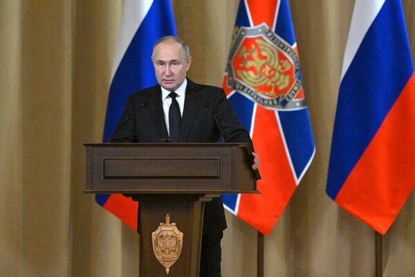 «Putin arrasa en elecciones con histórica participación del 87%»